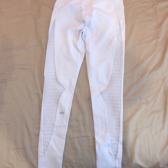 Alo Luminous Mid-rise Legging - Picture 2 of 8